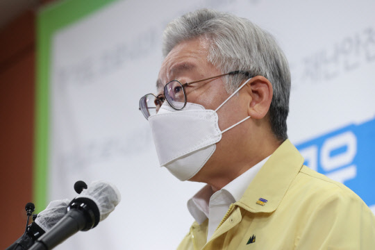 이재명 "경기도 종교시설 2주간 집합제한"(사진=연합뉴스)